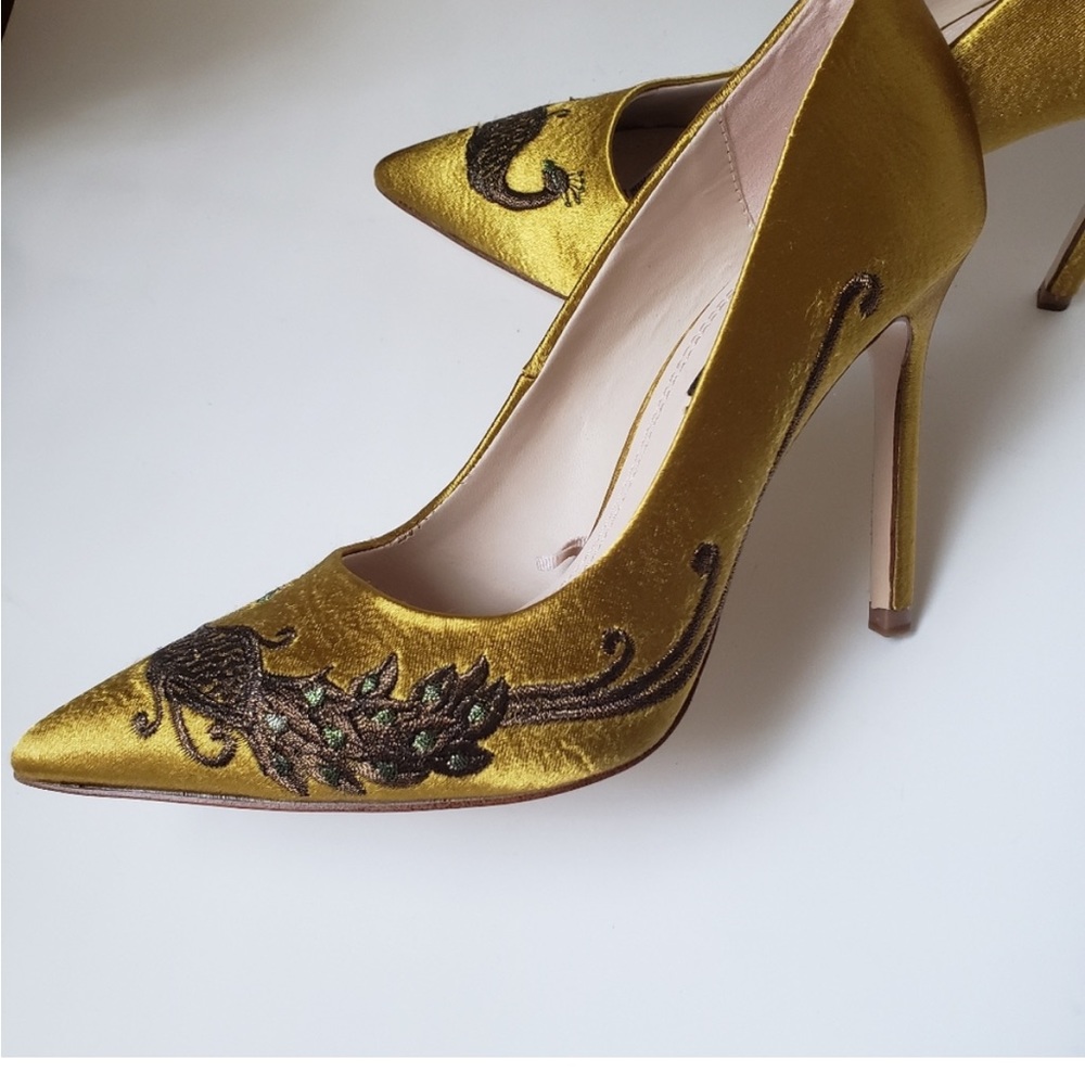 Zara GOLD YELLOW Satin Embroidered Peacock Heels PUMPS